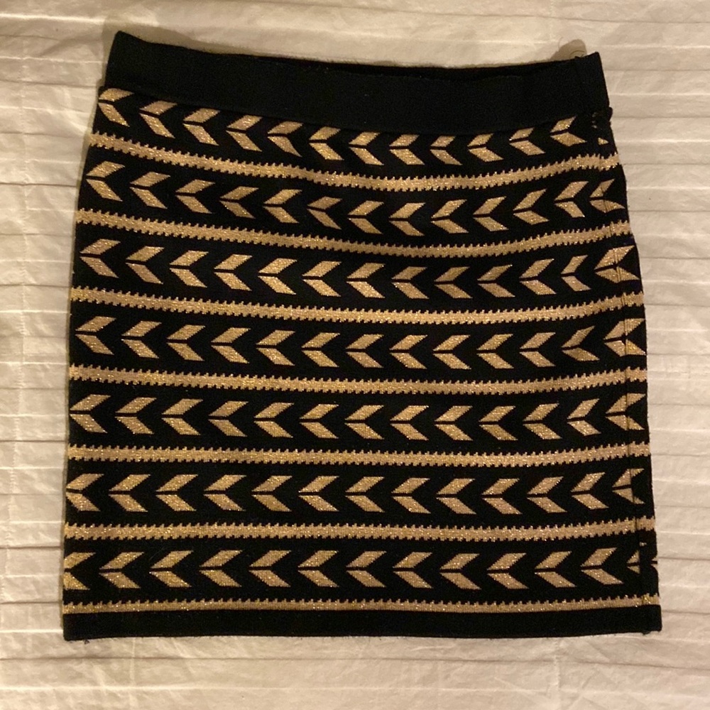 Geometric gold/black mini skirt